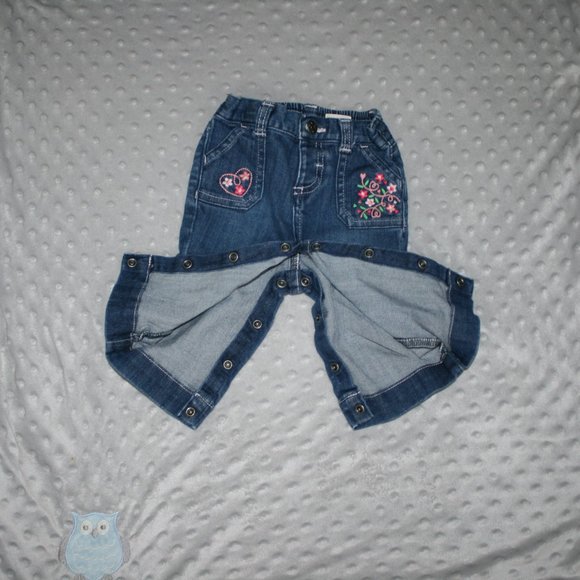 5/$20 Baby girl heart and flower jeans 6 months - Picture 6 of 7